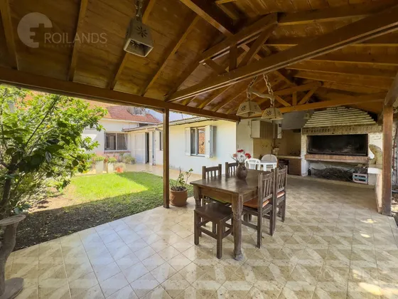 Venta Casa 5 Ambientes Jardín Quincho Parrilla En Martinez
