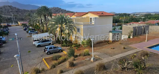 Emg Townhouse Exclusivo En Ubr. Mundo Nuevo Los Robles - Isla De Margarita