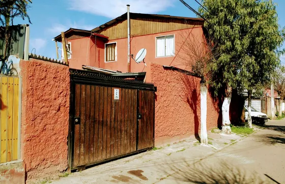 Amplia Casa De 5 Dormitorios En Maipú