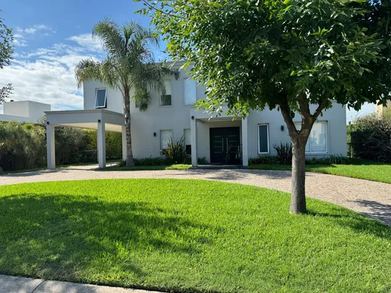 Casa En  Venta - 5 Amb En Haras Santa Maria - Acepta Permuta