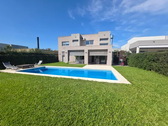Casa En Venta Santa Guadalupe - Pilar Del Este