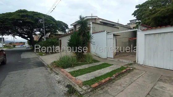 Mayra Lara Rah Te Ofrece Esta Excelente Oportunidad De Inversión, Amplio Terreno En Venta En Una De Las Urbanizaciones Mas Prestigiosas Al Este De Barquisimeto, Para Proyectar La Casa De Tus Sueños  