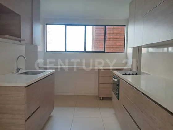 Arriendo Apartamento  En  El Poblado Sector Las  Lomas