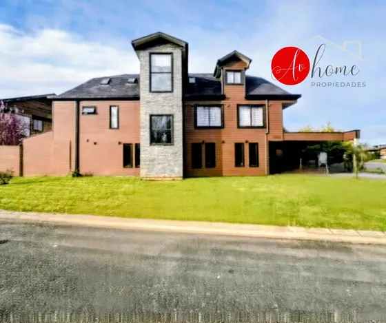 Maravillosa Casa En Gran Condominio