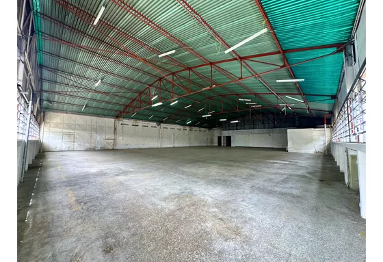 Alquilo Local Industrial 755m2 Boleita Norte 7034