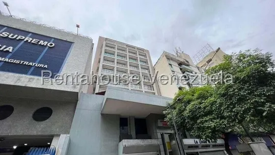 En Venta Amplia Y Comoda Oficina Ubicada En La Zona Comercial De Chacao  #25-14852