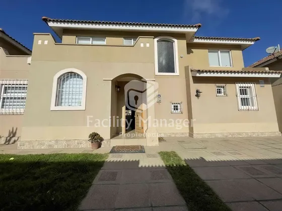Casa En Venta De 4 Dorm. En San Joaquín, La Serena