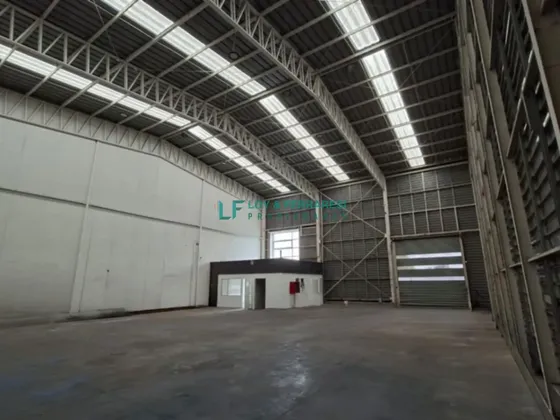 Arriendo Bodega Lo Pinto Con Estacionamiento