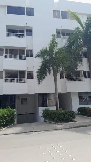 No Te Pierdas Esta Oportunidad De Inversión: Amplio Apartamento En Venta Con Excelente Ubicación Y Potencial. Cod. 49685