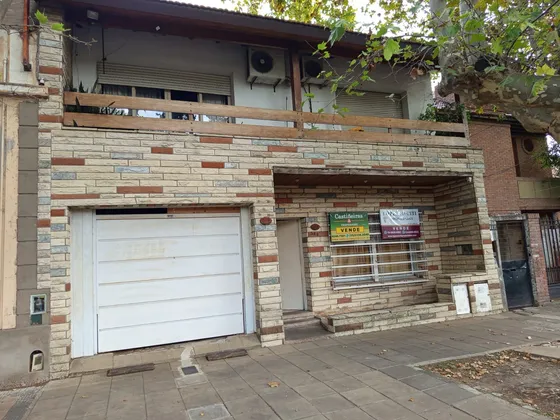 Casa Al Frente Y Depto.atrás Ideal 2 Flias M/b Ubic.lomas E.