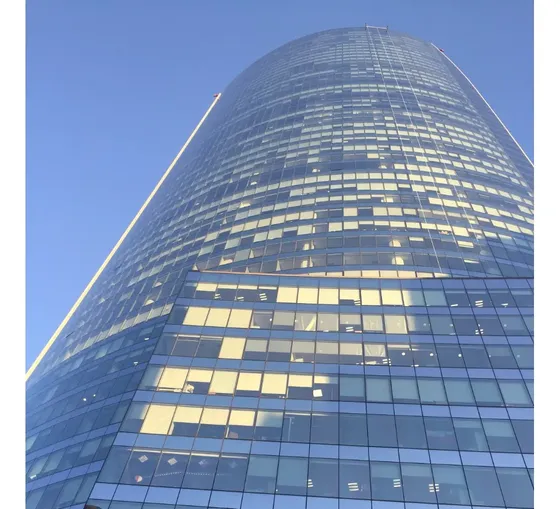 0,65 Golf - Piso Alto, Habilitada Y Amoblada Edificio A