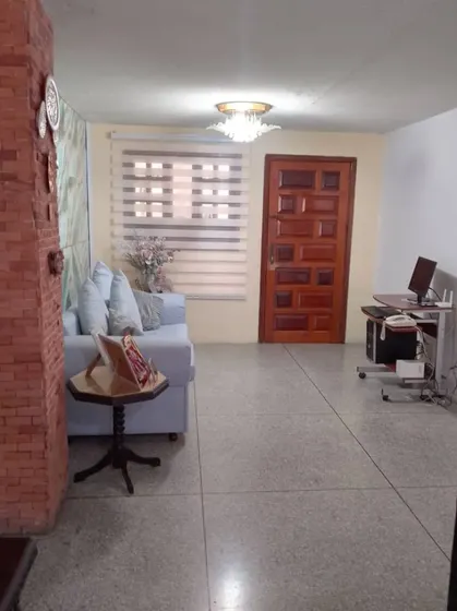 Ac Ofrece Comoda Casa A La Venta Y Lista Para Habitar, Ubicada En La Urb. La Esmeralda, San Diego Carabobo. (solo Clientes)
