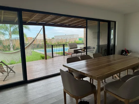 Muy Linda Casa En Venta - 4 Amb En Santa Isabel Ii