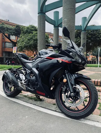Yamaha R3 Negra 2016