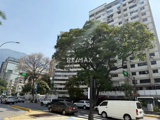 Venta. Local Comercial Urbanización Altamira. Cercano A La Plaza Francia