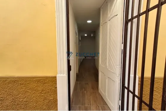 Se Vende Casa 4d 1b Remodelada Metro Toesca Negociable