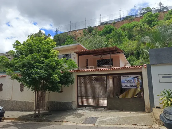 Venta De Casa Para Remodelar En Colinas De Bello Monte (av Caroni), Calle Cerrada Con Vigilancia