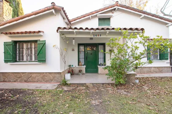 Casa En Venta - 2 Dormitorios 2 Baños 1 Cochera - 662mts2 - Manuel B. Gonnet