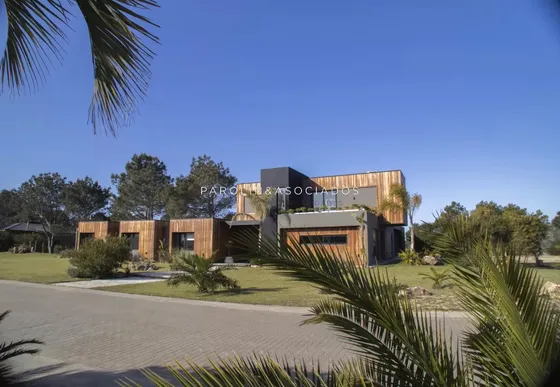Hermosa Casa En Venta De 4 Dormitorios En Laguna Escondida, José Ignacio.