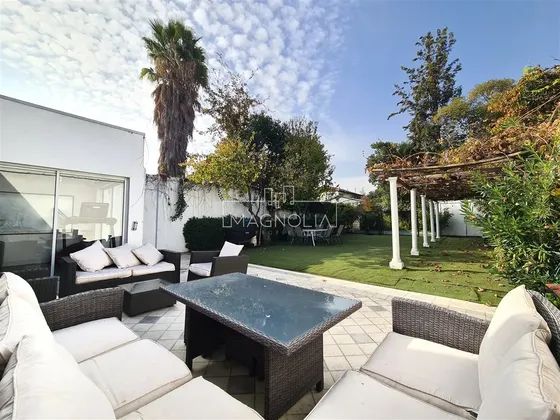 Casa En Arriendo De 5 Dorm. En Las Condes