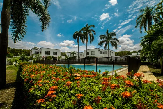 Hermosa Casa Esquinera En Conjunto,zona Del Estadio Girardot