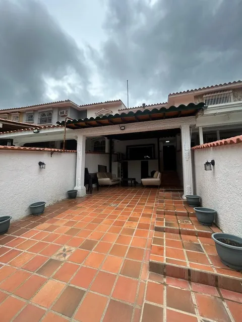 (hl28) Vendo Hermosa Casa En El Parral Calle Cerrada 