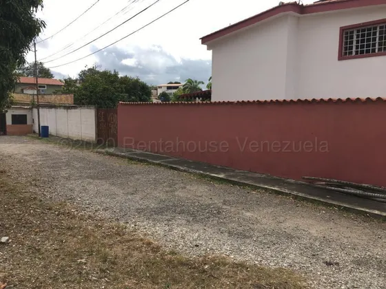 *al/¡increíble Oportunidad! Hermosa Casa Llena De Potencial  En Venta Colinas  De Sta. Rosa Barquisimeto  Lara, Venezuela/arnaldo López/ #  25-9499 /592 M²