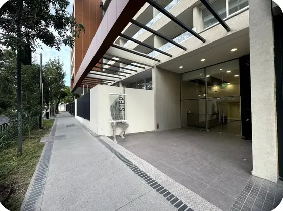 Depto Amplio, Moderno, Con Estacionamiento, Edificio Step