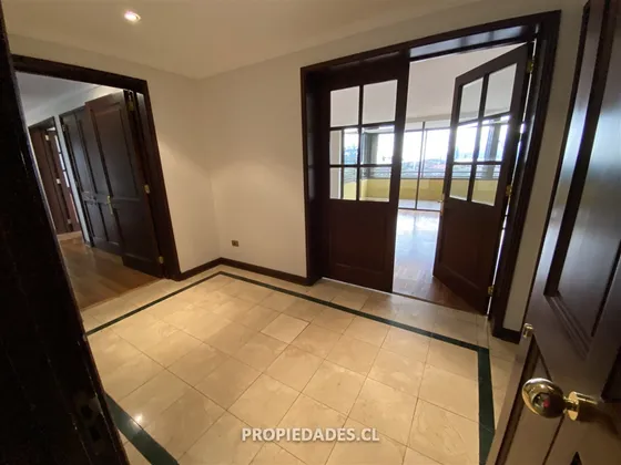 Departamento En Arriendo De 4 Dorm. En Las Condes
