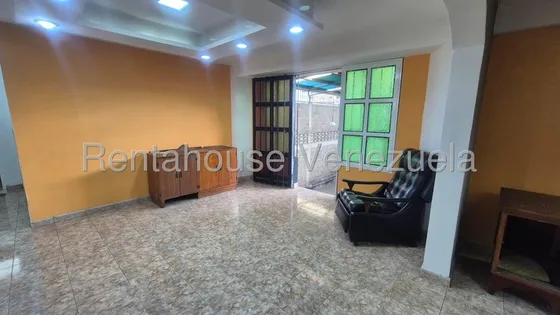 #*25-9233 Magnifico Galpon En Alquiler En La Zona Este De Barquisimeto, Cuenta Con 3 Niveles De Construccion, Barquisimeto, Lara. Adelaida Armeya