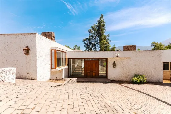 Casa En Venta De 8 Dorm. En Lo Barnechea