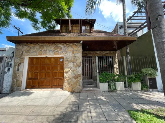Venta Casa Challet Castelar 4 Ambientes Con Fndo Libre