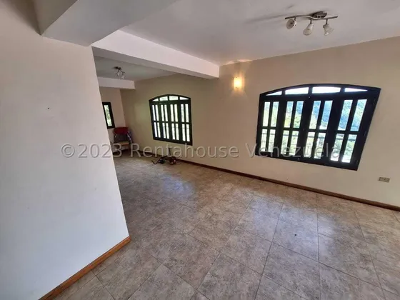 Sm Casa En Venta En Cerro Alto Miranda 25-12964 Yf