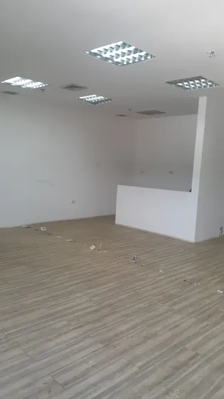 Oficina En Alquiler O Venta  En El Cc Los Jarales