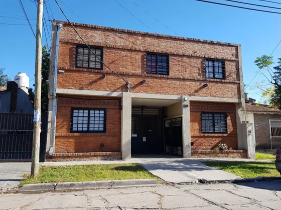 Villa Tesei, Hurlingham, Departamento De 2 Ambientes, A 3 Cuadras Del Acceso Oeste, Impecable Estado