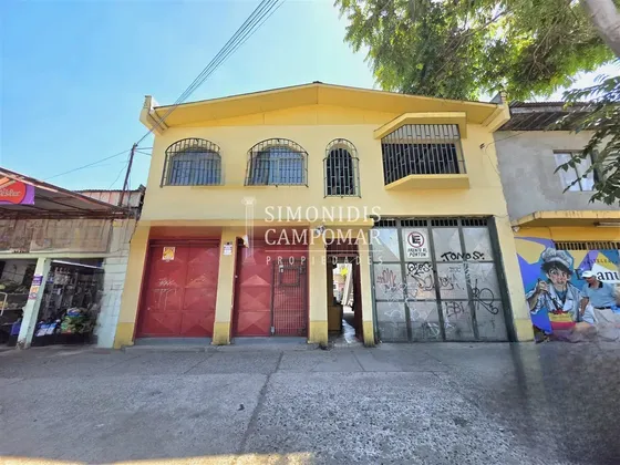 Casa En Venta De 2 Dorm. 3 Baños, En Cerro Navia
