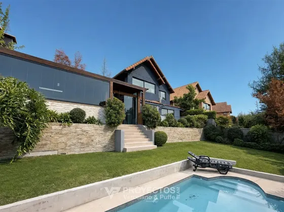Casa En Venta De 4 Dorm. En Lo Barnechea