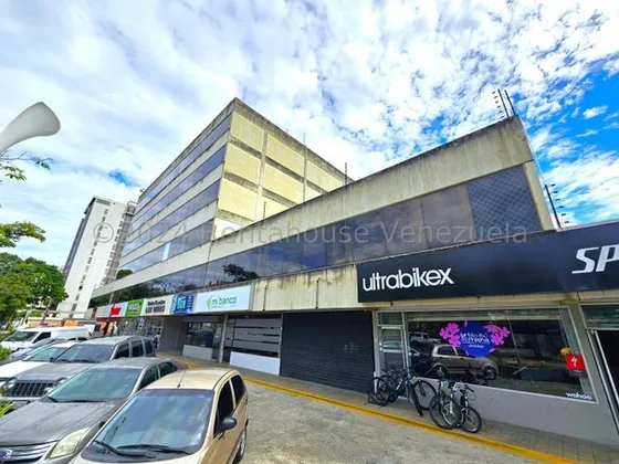 Dennymar, Alquila Espectacular Oficina Llena De Elegancia Con Ubicación Privilegiada Al Este De Barquisimeto, Te Ofrece 97m2, Amoblada. Con Aire Integral, Baños Y Más...! B5a4651                      