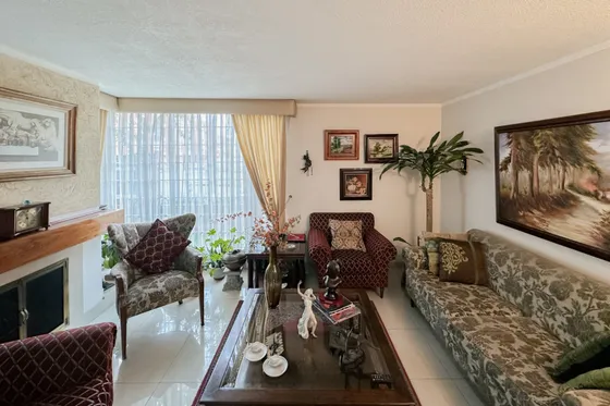 Casa En Venta En Caobos Salazar-usaquén. Cod V7010