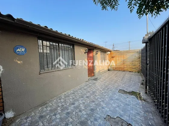 Casa En Venta De 3 Dorm. En Maipú