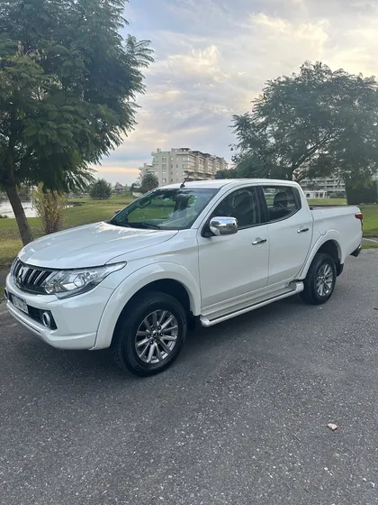 Mitsubishi L200 2.4 Di-d High Power 181cv Cuero