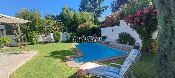 Casa En Venta De 5 Dorm. En Las Condes San Carlos Apoquindo