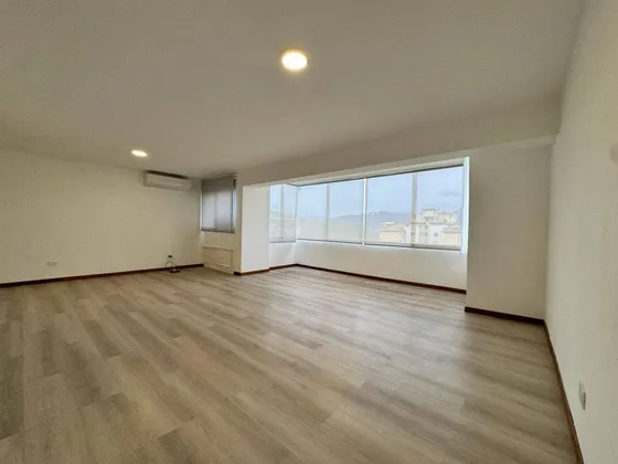 Se Alquila Apartamento En Urb. La Viña, Edificio Isla Dorada