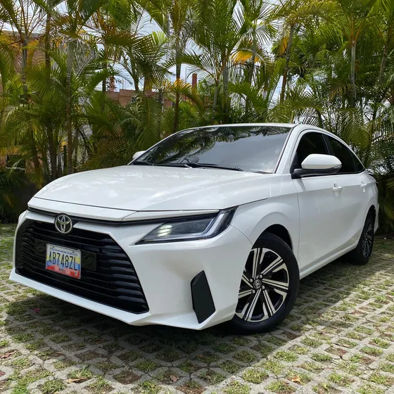 Toyota Yaris E