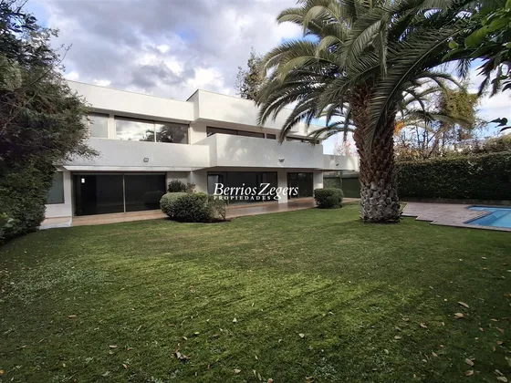 Casa En Arriendo De 4- 5 Dormitorios, Camino Los Trapenses