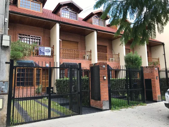 Triplex 5 Ambientes - Piscina - Jacuzzi  V. Pueyrredón 