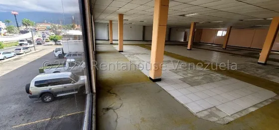 Amplio Local En Alquiler En Mariches 25-304