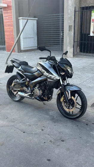 Rouser Ns 200
