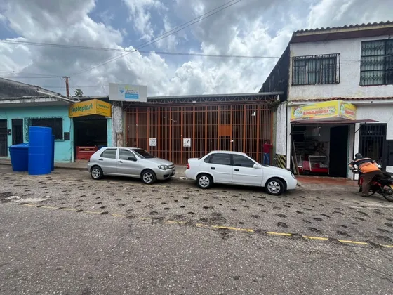 Edificio Comercial En La Concordia / Gm