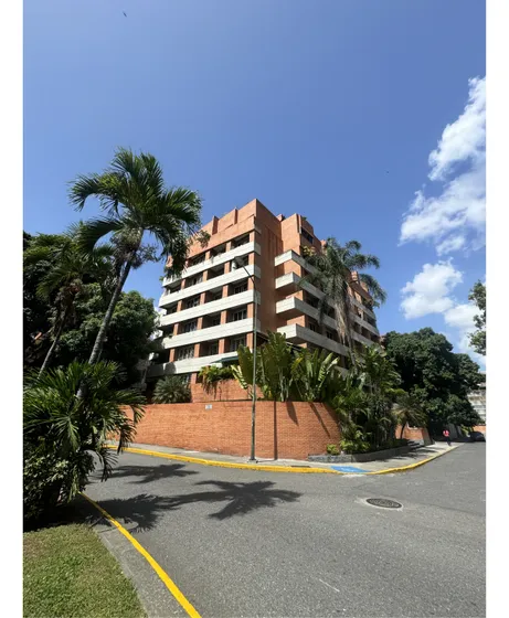 Se Alquila Apartamento 95m2 Campo Alegre 0530